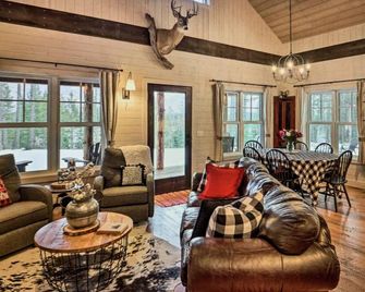 Beautiful Soul Rejuvenating Montana Cabin And Location - Bigfork - Living room