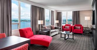 Delta Hotels by Marriott Sault Ste. Marie Waterfront - Sault Ste Marie - Wohnzimmer