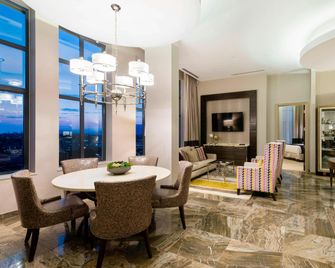 Delta Hotels by Marriott Burnaby Conference Centre - Burnaby - Comedor