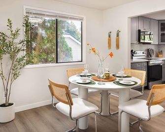 Family-friendly Home w/ Kids' Play Castle - Seattle - Dining room