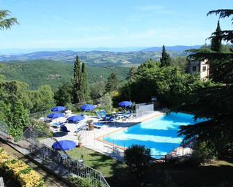 Villa Sant'Uberto Country Inn - Radda In Chianti - Piscina