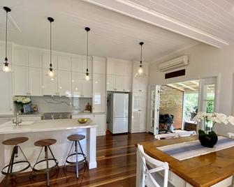 Ashbrooke Cottage - Toowoomba - Kitchen