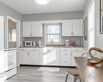 Ranch on Race was recently renovated to best serve guests during their stay in Marion, IN - Marion - Keuken