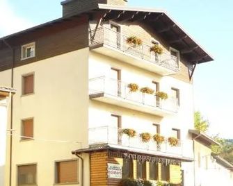Albergo Ristorante Sciatori - Pievepelago - Building