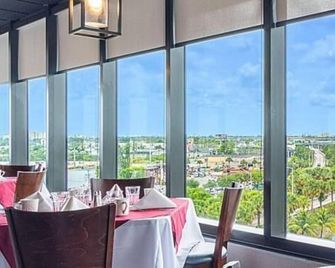 3 Great Units Fit for Families! On-site Pool, Near Melreese Golf Course! - Miami Springs - Ресторан