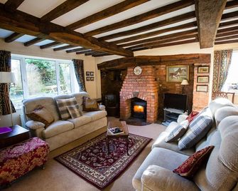 Farmhouse Wing - Stunning 2 bedroomed Farmhouse. - Malpas - Sala de estar