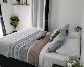 Charming&comfy apt, close to hwy, wifi, netflix - Edmundston - Schlafzimmer