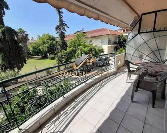 Spacious and Comfy - Nea Moudania - Balcon