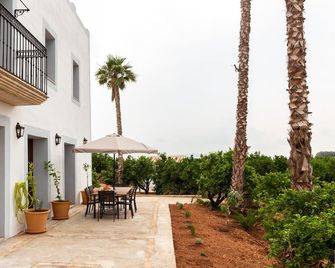 Villa Monsalva - Corbera - Patio