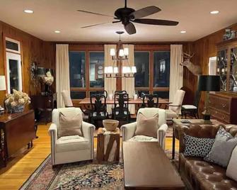 A Mountain Retreat in Kibler Valley - Meadows of Dan - Sala de estar