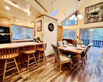 Bear Cabin W Views, Ac Pool Table Tt Bbq Hike Bike Swim - Arnold - Salle à manger