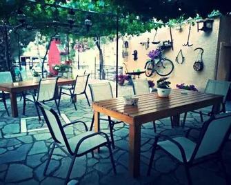 Foteini Rooms - Skala Sotiros - Patio