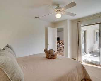Lake Havasu Home with Fire Pit and Grill, 3 Mi to Lake - Lake Havasu City - Schlafzimmer
