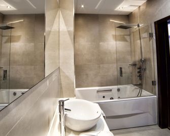 Hotel Parque Real - Ciudad Real - Bad