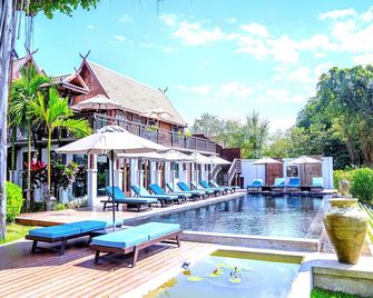 Buri Sriping Riverside Resort and Spa - 清邁 - 游泳池