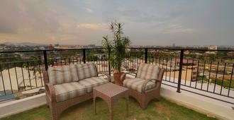 Zerenity Hotel & Suites - Cebu City - Balcony