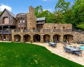 Bellissimo Castle - Gainesville - Будівля
