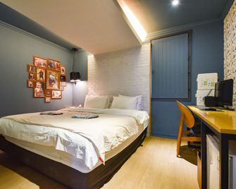 25 آورز هوتل - بوسان - غرفة نوم