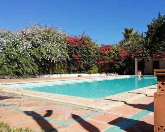 Ideal villa for family rest, visit Seville and Andalusia. - Sanlúcar la Mayor - Pool