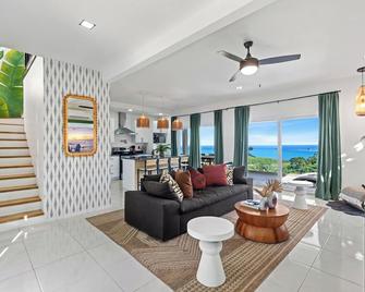 Endless Island Horizons @ Coral Views, French Harbor - French Harbor - Salon