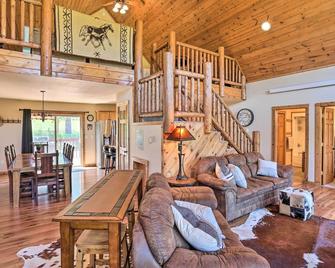 Idyllic Hill City Home - Hike, Bike And Atv! - Hill City - Living room