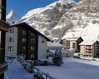 Hotel Phoenix - Zermatt - Building