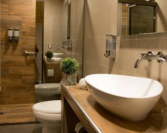 Remfort Hotel - Santa Ana - Baño
