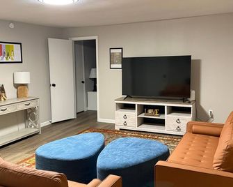 The Lucy House – A Little More Space to Shine - Forsyth - Wohnzimmer