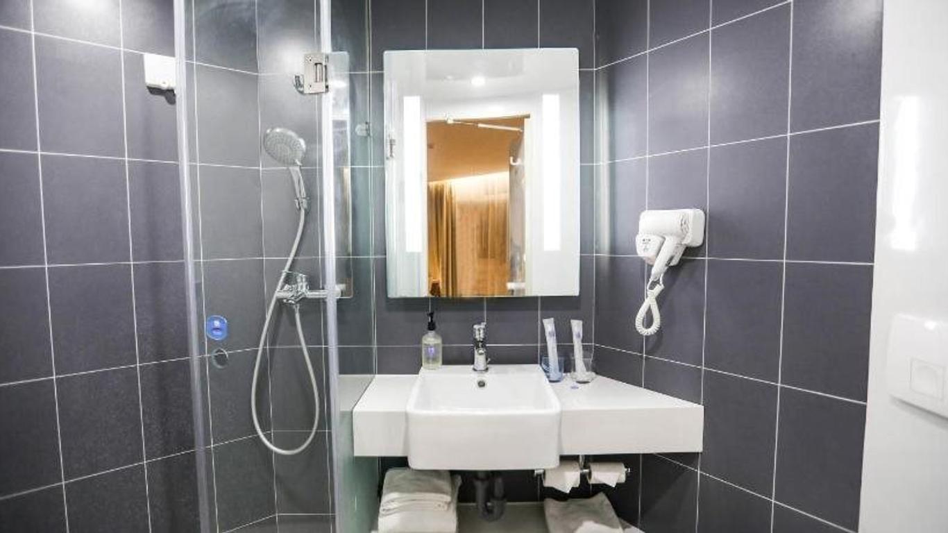 Hanting Express Ji'nan Yaoqiang International Airport