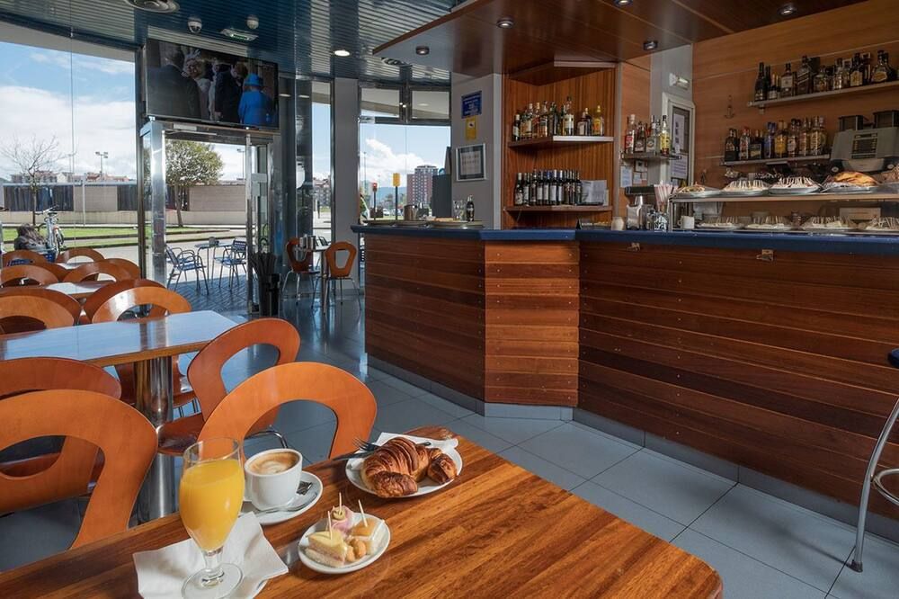 Hotel La Polar - חיחון - בר