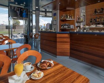 Hotel La Polar - חיחון - בר