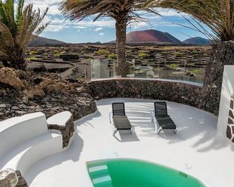 An Oasis in the middle of the Volcano! - Tías - Balcony