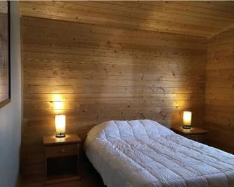 Meadow Lake Guest Ranch - Eagle Suite - Lakeview House - Clinton - Schlafzimmer