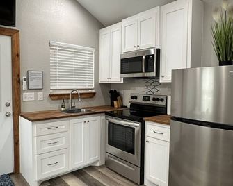 Brand new waterfront cabin 'C2' - Trinity - Cocina