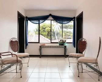 Brisas del Aeropuerto Airport Breezes inn - Heredia