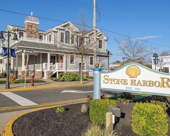 Dog Friendly Townhome in the heart of Stone Harbor - Stone Harbor - Building