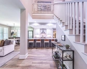 Luxury One of a Kind Lake Oconee Condo 3BR/3 bath - Greensboro - Huiskamer