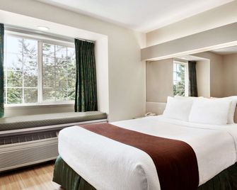 Microtel Inn & Suites by Wyndham Lodi/North Stockton - Lodi - Bedroom