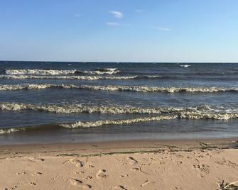 Waterfront Home 30 days or longer by Rest and Rejuvenate Inc - Escanaba - Beach