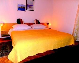 Pansion Danijela - Rogoznica - Habitación