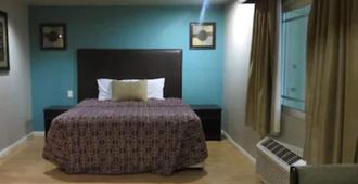 Rocky Inn - Long Beach - Bedroom