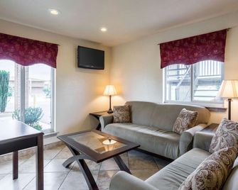 Econo Lodge Inn and Suites Searcy - Searcy - Sala de estar