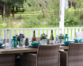 Getaway for Couples/Families. Gateway to Gippsland - Tonimbuc - Restaurante