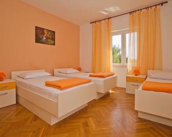 Youth Hostel Villa Marija - Lesina - Camera da letto