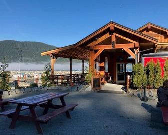 Shore 2 Please (Oceanview with Amazing Views) - Port Renfrew - Patio