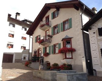 B&B Hotel & Appartements Chasa Valär - Scuol - Edificio