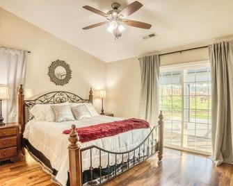 Private Vineyard Getaway in the Heart of Plymouth! - Plymouth - Habitación