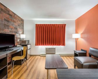 Motel 6-Madison, Wi - East - Madison - Salon