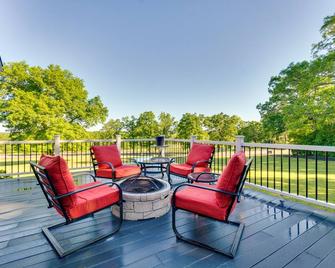 Spacious Greenbrier Vacation Rental on about 4 Acres! - Greenbrier - Balcony