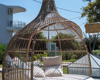 Ayit Hotel - Theologos - Innenhof